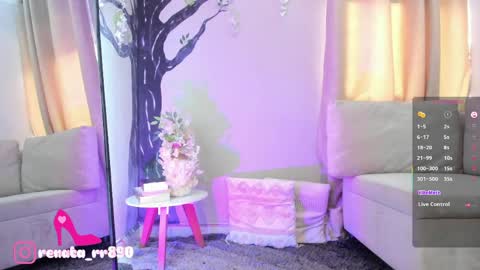 Snapshot of renataruiz_rr chatting on June 3, 2:33 pm online show from June 3, 2:33 pm