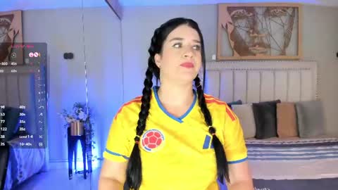 Snapshot of renataruiz_rr chatting on June 23, 12:03 pm online show from June 23, 12:03 pm