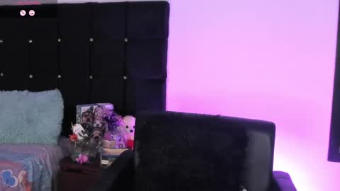 Snapshot of renatawilsom chatting on May 16, 11:25 pm renatawilsom online show from May 16, 11:25 pm