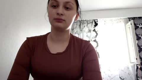 Snapshot of renayvicini chatting on June 16, 10:29 am Jenny online show from June 16, 10:29 am