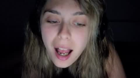 renee_loah online show from May 14, 11:22 pm