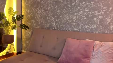 Snapshot of renee_shelby_ chatting on April 29, 9:54 pm Renee Shelby online show from April 29, 9:54 pm