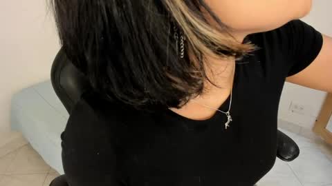 Snapshot of renee_shelby_ chatting on June 4, 8:48 pm Renee Shelby online show from June 4, 8:48 pm