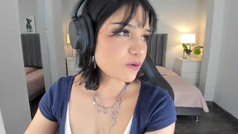 Snapshot of renee_shelby_ chatting on June 23, 9:57 pm Renee Shelby online show from June 23, 9:57 pm