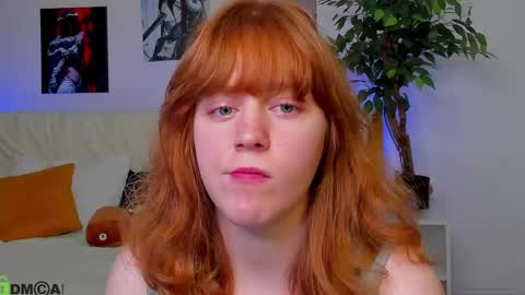 Snapshot of reneefoxy_ chatting on June 5, 7:36 am reneefoxy_ online show from June 5, 7:36 am
