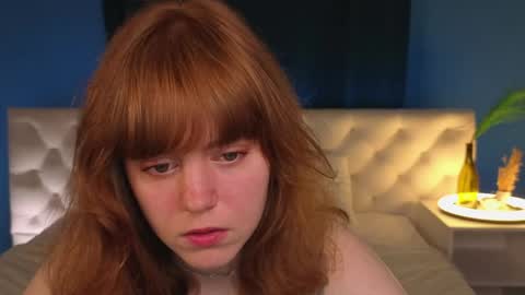 Snapshot of reneefoxy_ chatting on June 6, 1:21 am reneefoxy_ online show from June 6, 1:21 am