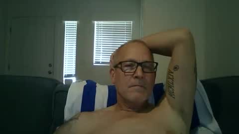 Snapshot of renewaz chatting on May 17, 6:37 pm Renewaz online show from May 17, 6:37 pm