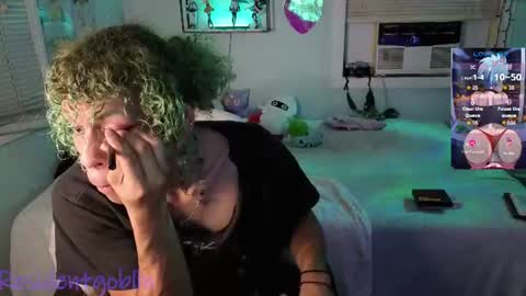 Snapshot of residentgoblin chatting on July 14, 2:38 am residentgoblin online show from July 14, 2:38 am