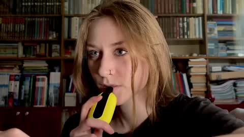 Snapshot of retromarie chatting on April 7, 1:55 pm Rie online show from April 7, 1:55 pm