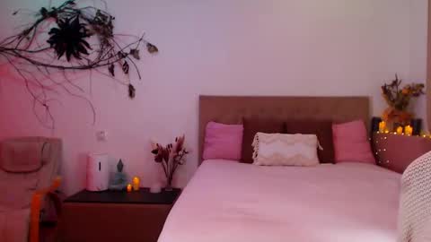 Snapshot of revealyourdarkdesires chatting on December 4, 2:09 am revealyourdarkdesires online show from December 4, 2:09 am