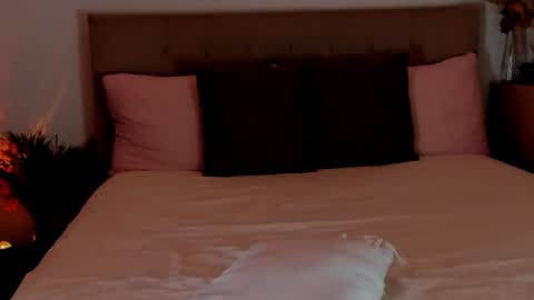 revealyourdarkdesires online show from March 29, 7:47 pm