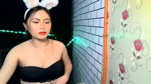 Snapshot of reviya_fox21 chatting on February 15, 5:51 am Rose18 online show from February 15, 5:51 am