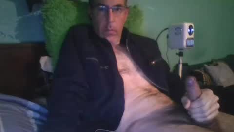 reyes_albert2006 online show from December 22, 6:43 am