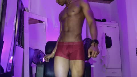 Snapshot of reyken_ chatting on February 10, 12:59 am ReyKen online show from February 10, 12:59 am