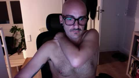 Snapshot of rfmnatural chatting on April 3, 9:24 pm rfmnatural online show from April 3, 9:24 pm