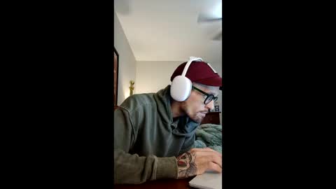 Snapshot of rgilk26 chatting on May 5, 7:33 pm rgilk26 online show from May 5, 7:33 pm