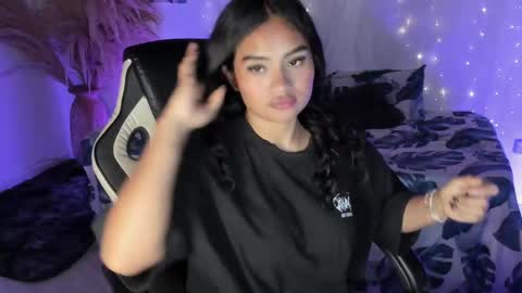 Snapshot of riana_kean chatting on April 22, 6:49 am RianaK online show from April 22, 6:49 am