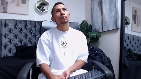 richar_voller online show from December 8, 12:19 pm