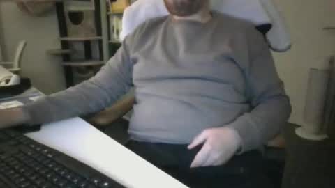 Snapshot of richard97188 chatting on May 6, 8:25 pm richard97188 online show from May 6, 8:25 pm