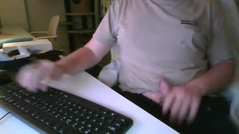Snapshot of richard97188 chatting on May 9, 10:37 pm richard97188 online show from May 9, 10:37 pm