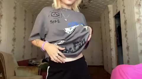 Snapshot of richellearmentrout chatting on July 31, 3:11 pm jenny online show from July 31, 3:11 pm