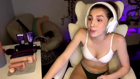 Snapshot of richhousewives chatting on October 20, 1:17 am Amber online show from October 20, 1:17 am