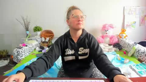 Anna - not anna - right Anna  online show from April 19, 10:58 am