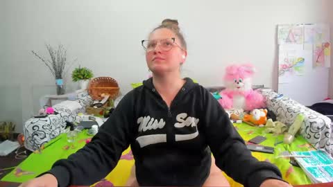 Anna - not anna - right Anna  online show from April 22, 1:12 pm