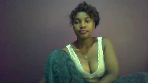 Snapshot of ricie001 chatting on April 24, 8:28 am ricie001 online show from April 24, 8:28 am