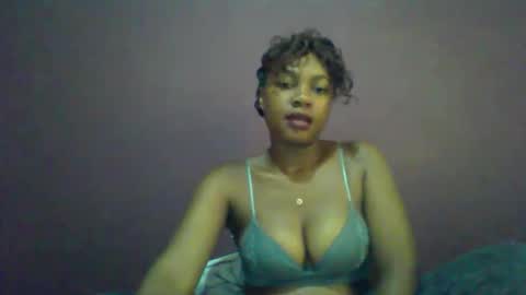 Snapshot of ricie001 chatting on April 30, 7:36 am ricie001 online show from April 30, 7:36 am