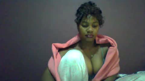 Snapshot of ricie001 chatting on June 10, 11:42 am ricie001 online show from June 10, 11:42 am