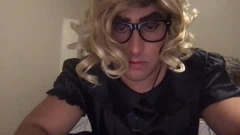 Snapshot of rickswager chatting on December 6, 7:10 am Katieabsissy online show from December 6, 7:10 am