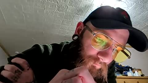 Snapshot of rickymort420 chatting on June 23, 6:39 pm rickymort420 online show from June 23, 6:39 pm