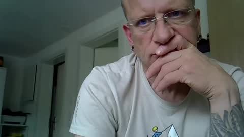 Snapshot of ricogumpi chatting on May 5, 2:36 pm ricogumpi online show from May 5, 2:36 pm