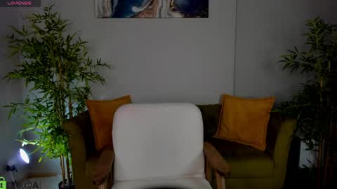 Snapshot of riddle_layla chatting on May 23, 9:24 am Layla online show from May 23, 9:24 am
