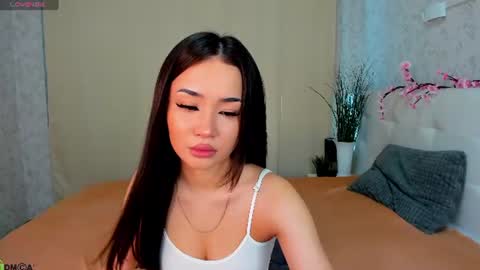 Snapshot of riddle_layla chatting on June 12, 9:08 am Layla online show from June 12, 9:08 am