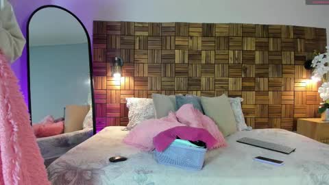 Sara online show from September 12, 10:15 am