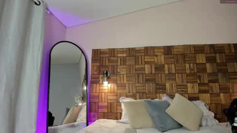 Sara online show from October 4, 10:02 am