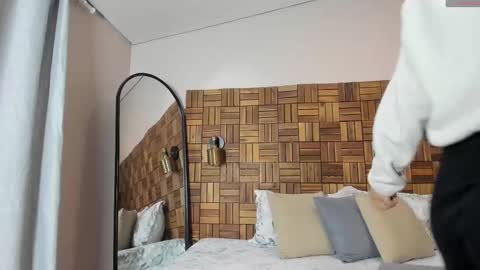 Sara online show from October 8, 10:02 am