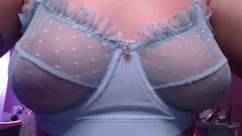 Snapshot of rikaraily chatting on December 24, 6:00 am Rika online show from December 24, 6:00 am