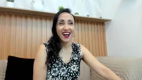 Snapshot of riley_reid_milf chatting on March 21, 1:05 pm Oriana online show from March 21, 1:05 pm