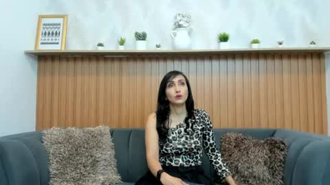 Snapshot of riley_reid_milf chatting on July 7, 1:15 pm Oriana online show from July 7, 1:15 pm