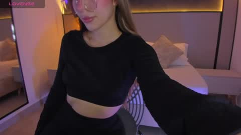 Snapshot of riley_sierra chatting on April 23, 1:13 pm Riley Sierra online show from April 23, 1:13 pm