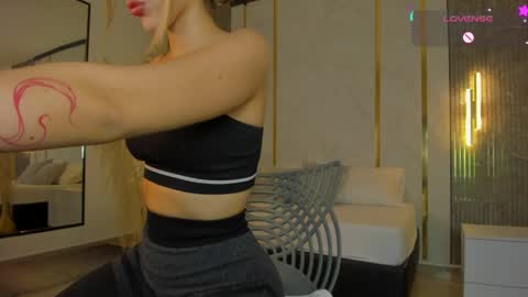 Snapshot of riley_sierra chatting on May 20, 12:55 pm Riley Sierra online show from May 20, 12:55 pm