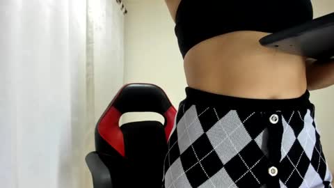 Snapshot of riley_skye_ chatting on December 16, 3:40 am RAILEY online show from December 16, 3:40 am