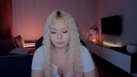 rileymee online show from April 14, 6:19 am