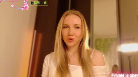Snapshot of rina_asty chatting on March 23, 6:45 pm Rina Asty online show from March 23, 6:45 pm