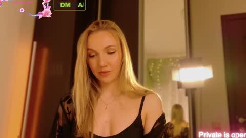 Snapshot of rina_asty chatting on March 25, 6:14 pm Rina Asty online show from March 25, 6:14 pm