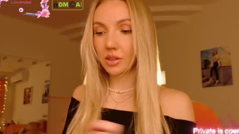 Snapshot of rina_asty chatting on April 5, 5:10 pm Rina Asty online show from April 5, 5:10 pm