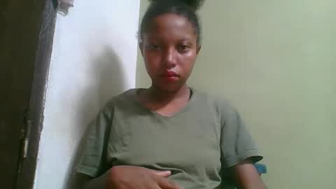 Snapshot of rinah654271 chatting on April 21, 2:26 am rinah654271 online show from April 21, 2:26 am